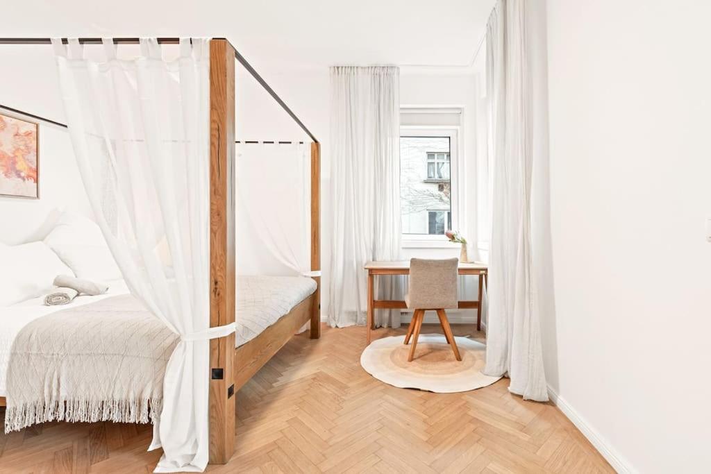 Cozy Apartment In Quiet Location, Fast Train Station 100M Away, Contactless Check-In Wien Eksteriør billede