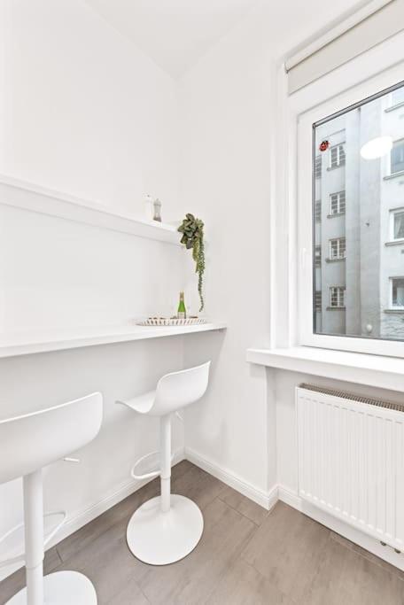 Cozy Apartment In Quiet Location, Fast Train Station 100M Away, Contactless Check-In Wien Eksteriør billede