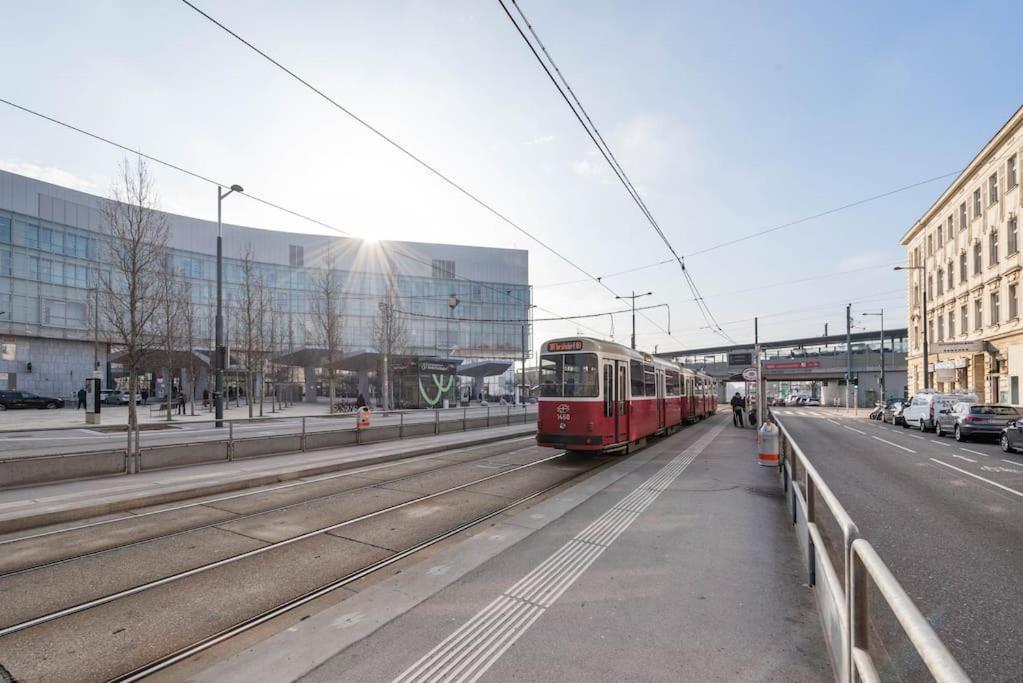 Cozy Apartment In Quiet Location, Fast Train Station 100M Away, Contactless Check-In Wien Eksteriør billede