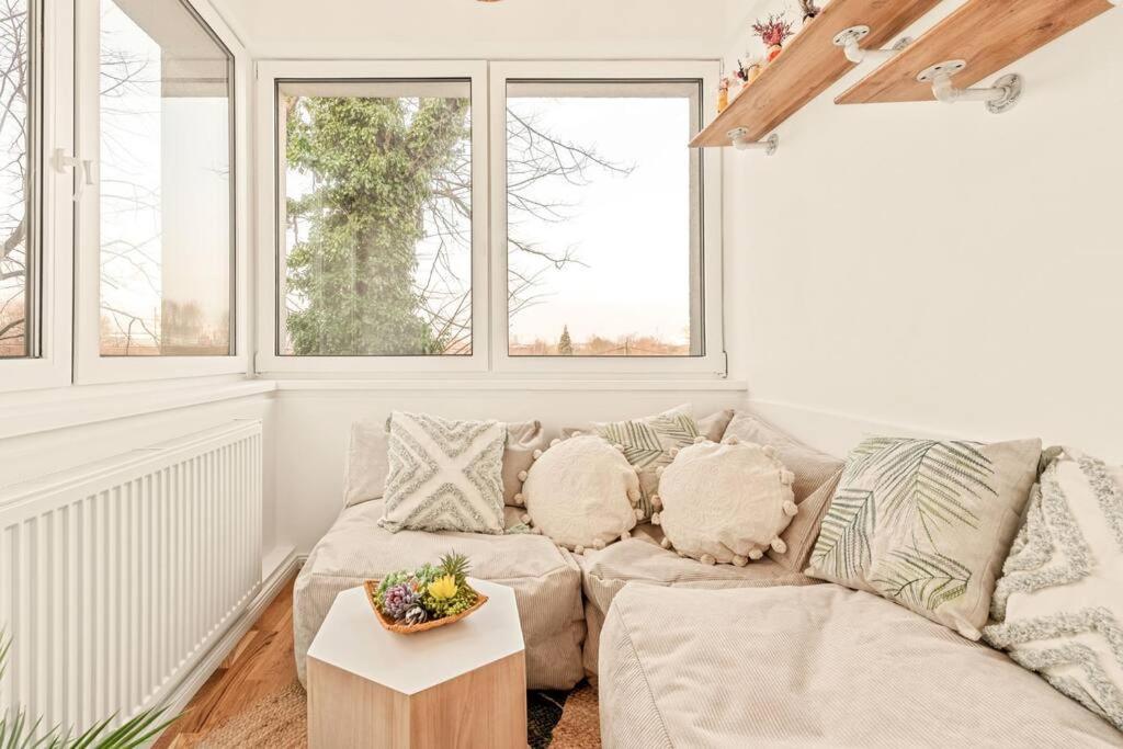Cozy Apartment In Quiet Location, Fast Train Station 100M Away, Contactless Check-In Wien Eksteriør billede