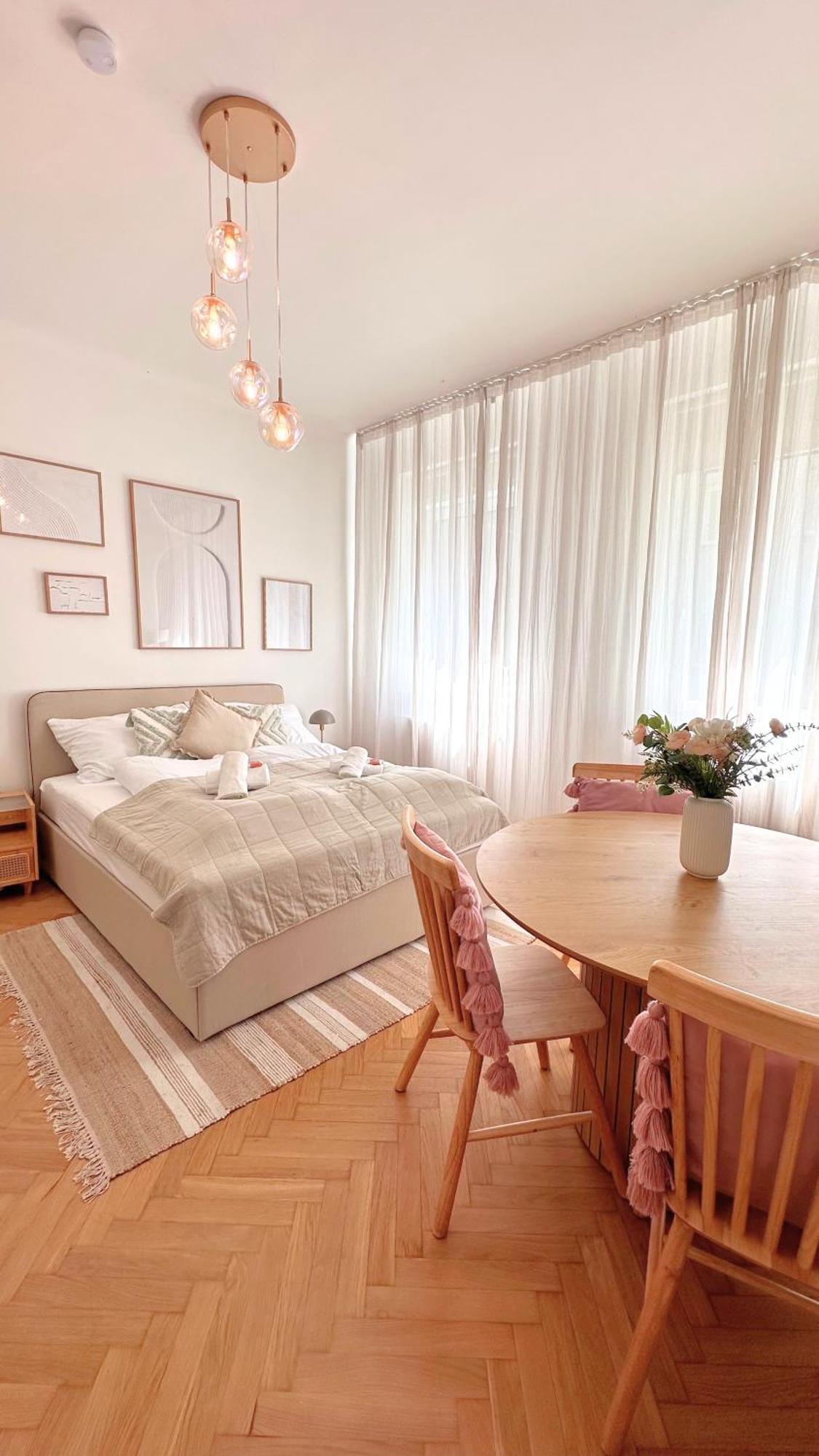 Cozy Apartment In Quiet Location, Fast Train Station 100M Away, Contactless Check-In Wien Eksteriør billede