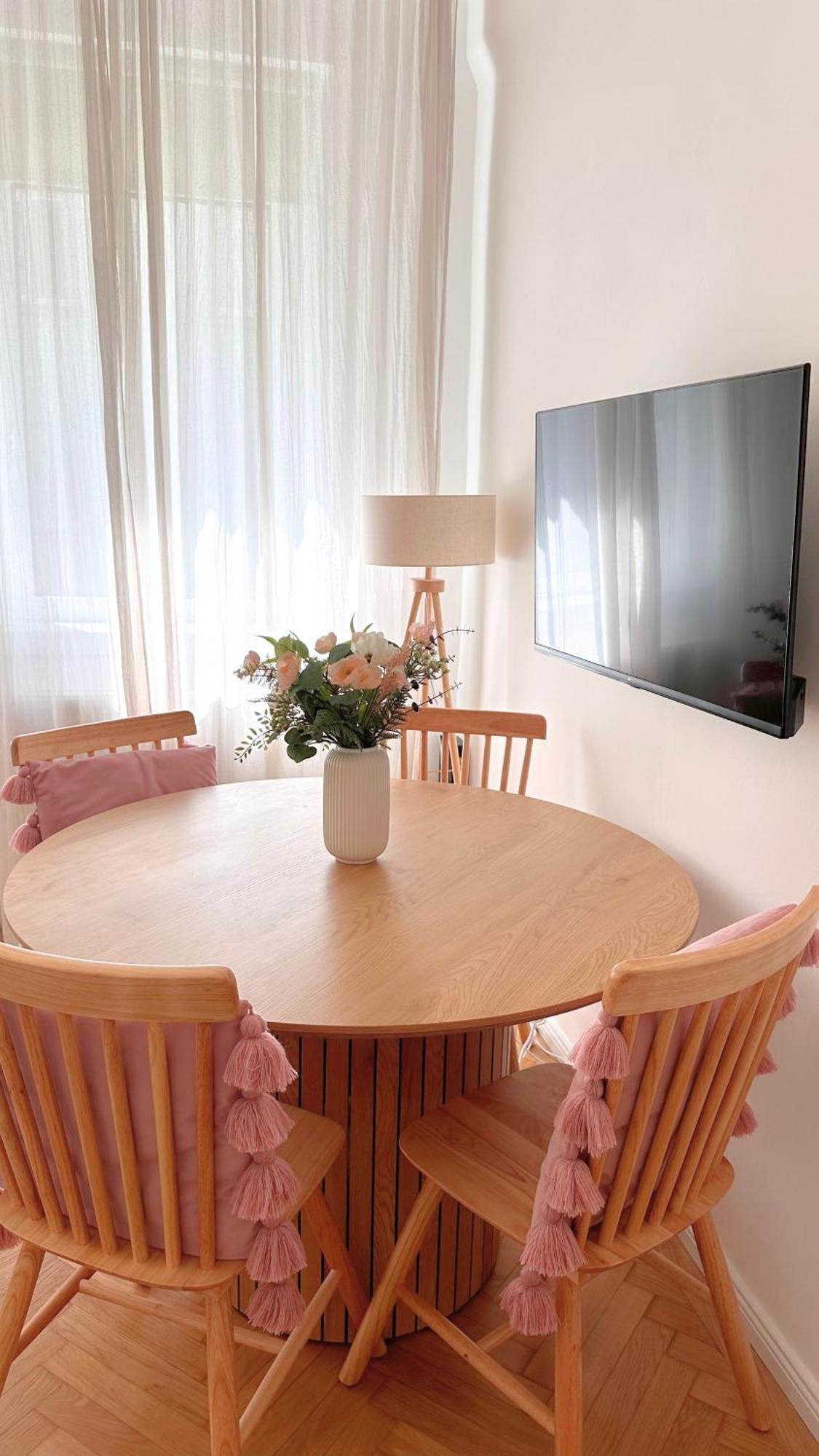 Cozy Apartment In Quiet Location, Fast Train Station 100M Away, Contactless Check-In Wien Eksteriør billede